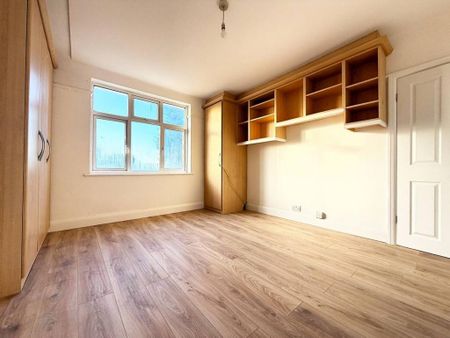 4 bedroom semi-detached house to rent - Photo 3