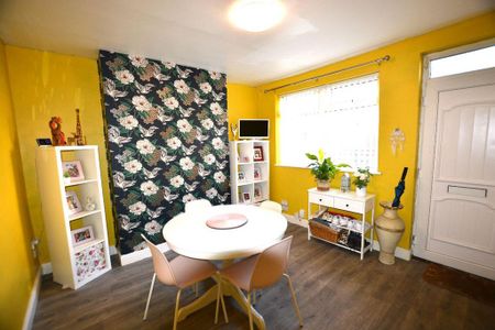 2 bedroom semi-detached house to rent - Photo 4