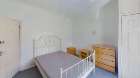 4 bedroom terraced house to rent - Photo 5