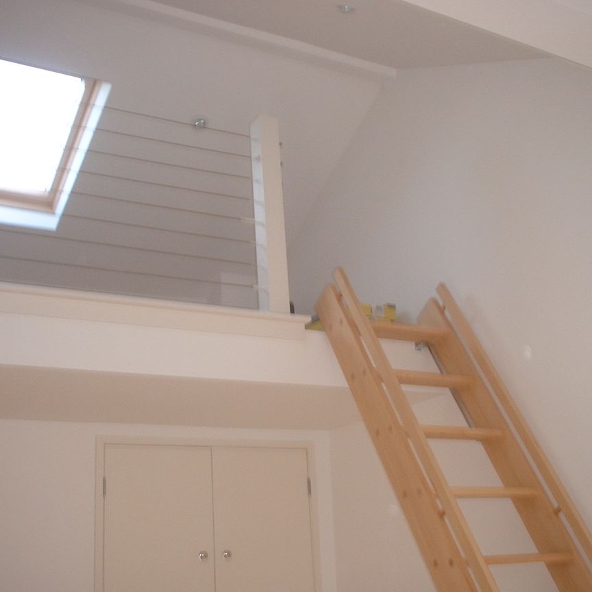 Cracking 2 bed flat with garden to Let in top location in Barnes - Photo 1
