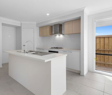 Brand New 4 Bedroom Family Home - Photo 2