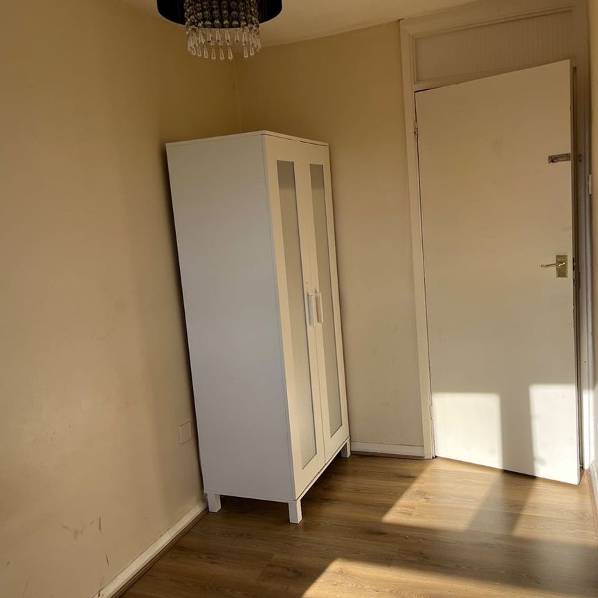 Room in a Shared Flat, Jack Cornwell St, E12 - Photo 1