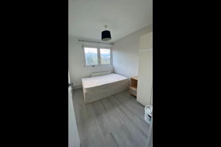 Room in a Shared Flat, Tooting Bec Road, SW17 - Photo 4