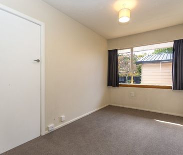 Spacious executive family home! - Photo 4