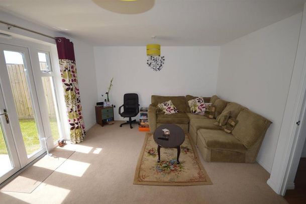 3 bedroom semi-detached house to rent - Photo 1