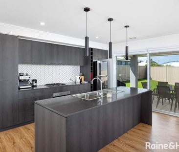 Modern Family Home in Boorooma - Photo 4