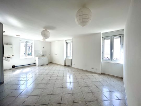 Location Appartement 4 pièces 74m² TOUSSIEU 69780 - Photo 1