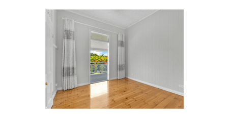 Elegant Queenslander Opposite Oriel Park - Photo 2