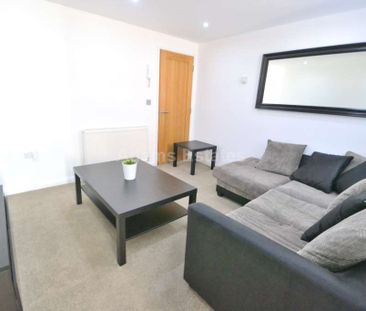 Price £1,050 pcm - Under Offer - Photo 1