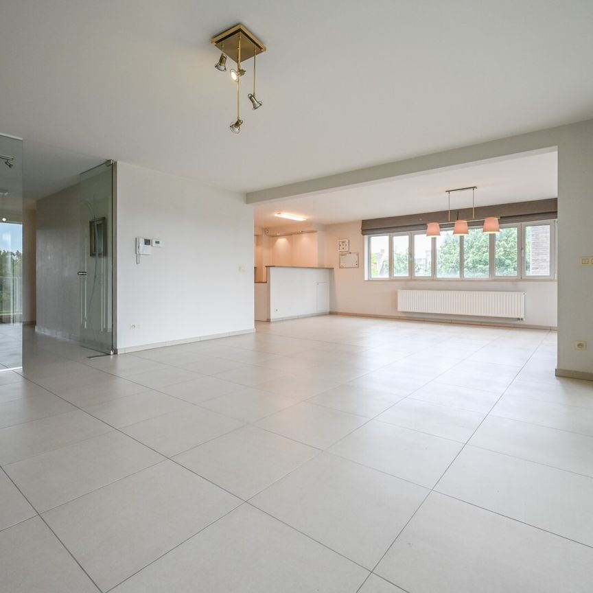 Riant 3-slaapkamerappartement met zicht op de vaart te Izegem - Photo 1