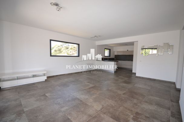 LOCATION VILLA VIDE sur VALLAURIS - Photo 1