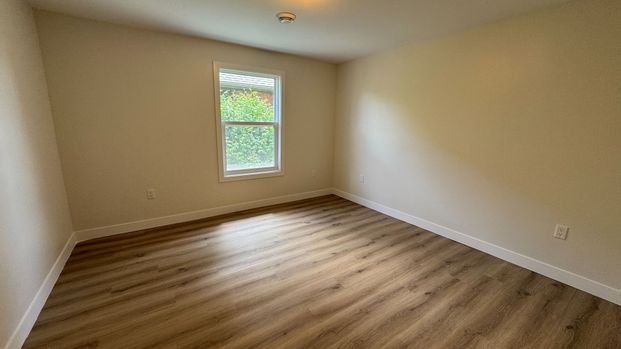 For Lease - 115 - B Bidwell Street, Tillsonburg, Ontario - Photo 1