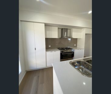 Brand New 4-Bedroom Family Home for Lease in Werribee (RIVERWALK ES... - Photo 5