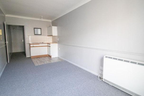 Studio to rent - Photo 1