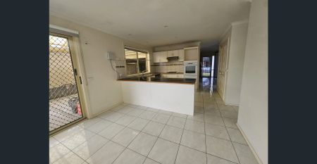 Family home in Cranbourne East - Photo 3