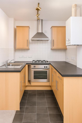 2 bedroom flat to rent - Photo 4