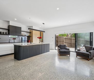 EXECUTIVE LIVING WITH DESIGNER DETAIL - Photo 1