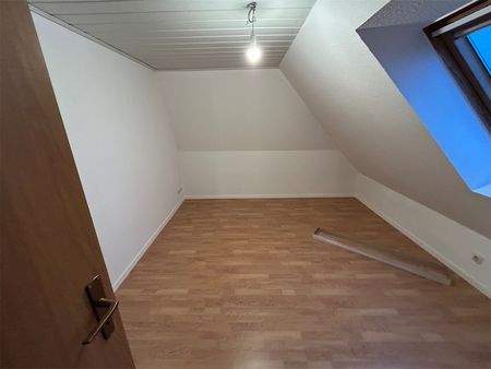 Sanierte 4 Zimmer-Wohnung mit Garage und Balkon in Nienburg - Photo 3