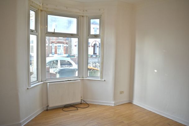 4 Bed Terraced House, Sixth Ave, E12 - Photo 1