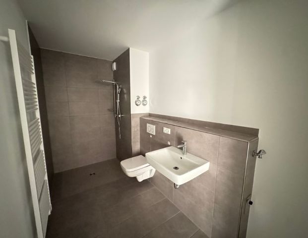 Komfortables Wohnen mit Aufzug, Balkon und moderner Ausstattung - Photo 1