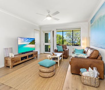 Stylish Top Floor Apartment - Photo 6