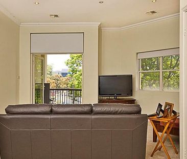 Convenient Location! - Photo 3