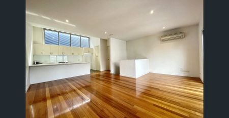 A beautiful way to enjoy inner city lifestyle... - Photo 2