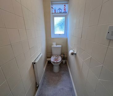 First Floor Flat, Oystermouth Road, Swansea SA1 3UJ - Photo 4