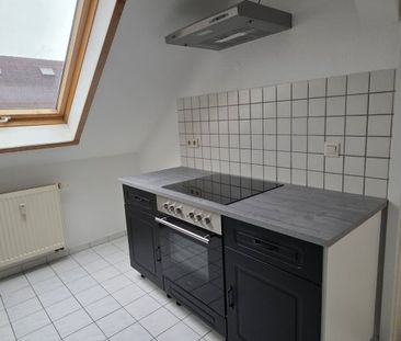 3-Zimmer-Dachgeschoss-Wohnung, mit neuer EINBAUKÜCHE, zu vermieten! - Photo 4