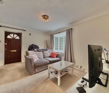 Cheylesmore Drive, Frimley, Camberley, Surrey, GU16 - Photo 5