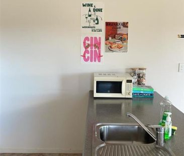 2 Bedroom Farmhouse for Rent - Photo 3