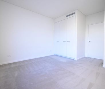 "Industry" Newtown One Bedroom + Huge Size Private Roof Top - Photo 2