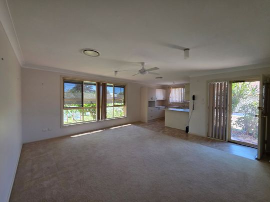 Beautifully Maintained Ground-Floor Villa - Photo 1