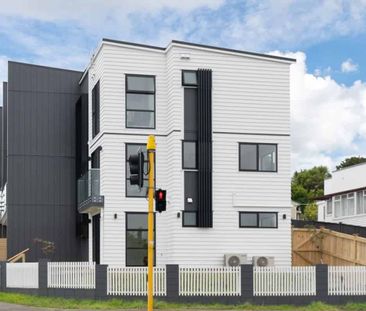 BRAND NEW CONER TOWNHOUSE - Photo 2