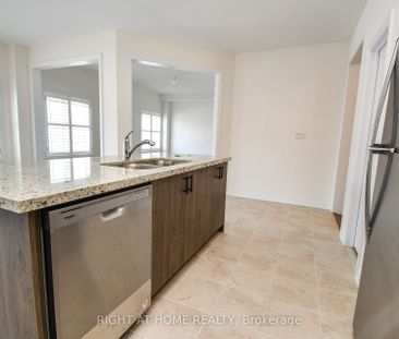 Detached Home For Lease | N8147296 - Photo 6