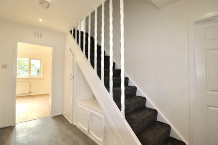 3 bedroom maisonette to rent - Photo 2