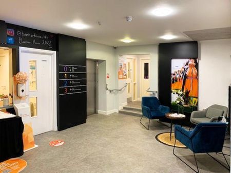 1 bedroom in a flat share to rent - Photo 4