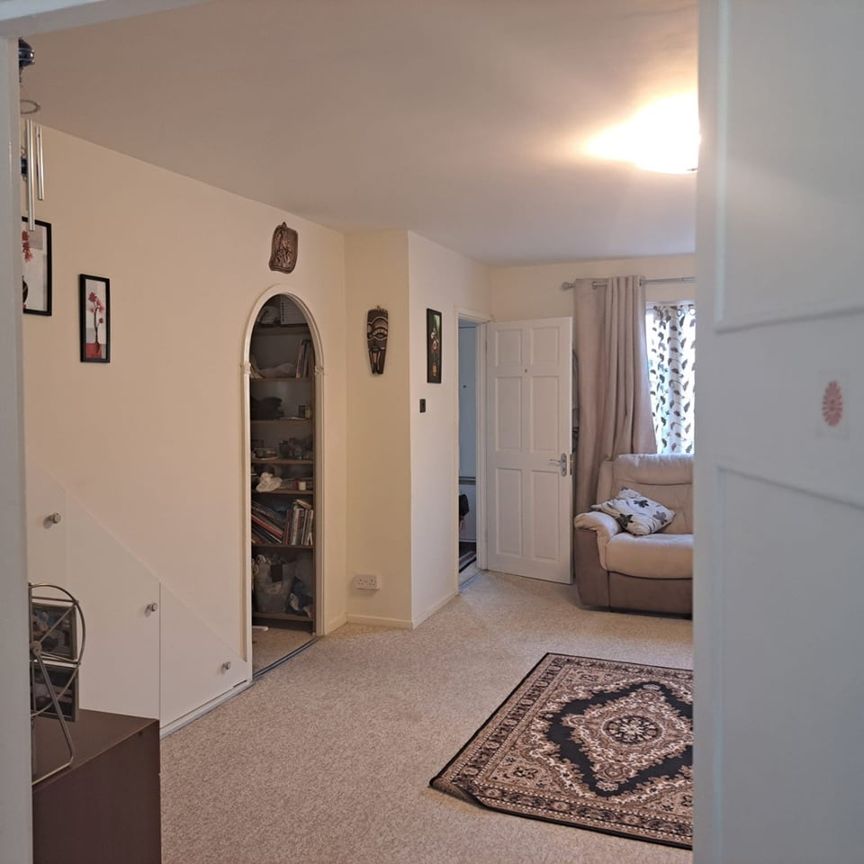 3 Bed Terraced House, Turnpike Link, CR0 - Photo 1