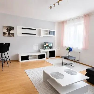Krásný světlý byt 2+kk ve druhém patře novostavby v Dolních Chabrech - Photo 1