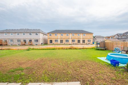 124 Acacia Rd, Fonthill - 3 Bedroom Townhouse - Photo 5