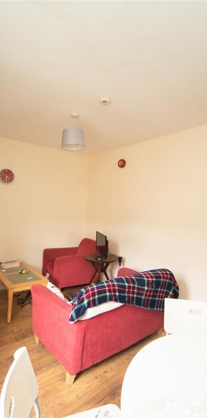 Room For Rent Raymond Terrace, Pontypridd - Photo 1