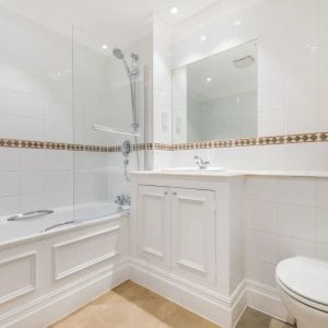 2 bedroom flat in London - Photo 3