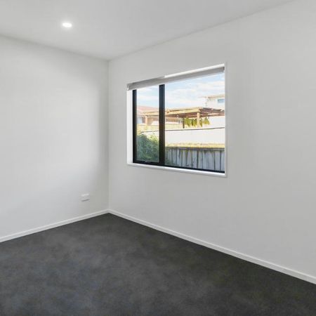 Near New 5 Bedroom Home! - Photo 5