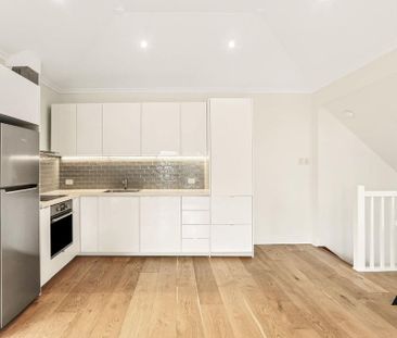 Spacious Free Standing Studio Apartment - Photo 3