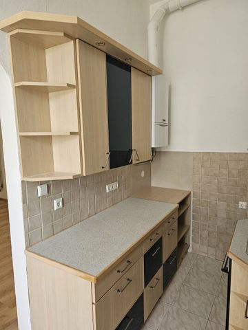 Helle, zentrumsnahe 4 Zimmer Altbauwohnung, 2 Gehminuten zur zur U6, 3. Stock ohne Lift - Photo 2