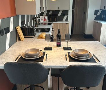 🔥 LUXURY LIVING IN L9 – Stunning 6-Bed All En-Suite Home with 4 Stu... - Photo 2