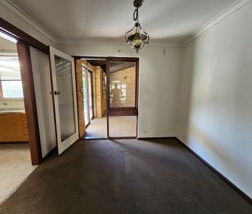 Top Location - Spacious House & Pool! *Open Thurs 19/02/ 4.00pm to ... - Photo 6
