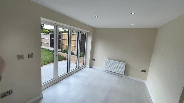 3 bedroom detached bungalow to rent - Photo 1