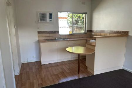 3/201 King William Road, Hyde Park. - Photo 2