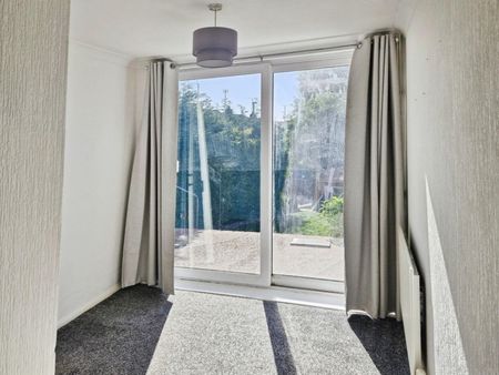 Bedford Way, Rugeley - Photo 2
